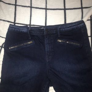 Hi-Rise Jegging w/ zipper pocket detail